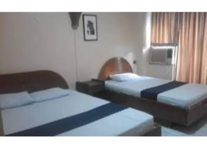Hotel Vaccinated Staff - Oyo 672 Capitol Tourist