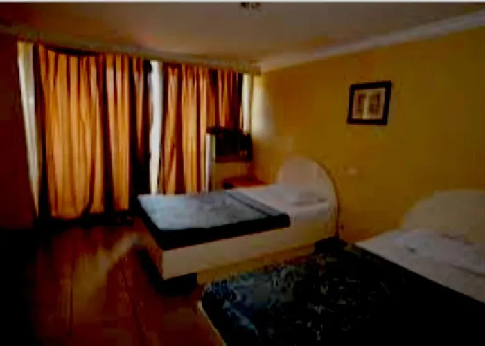 Hotel Vaccinated Staff - Oyo 672 Capitol Tourist Cebu