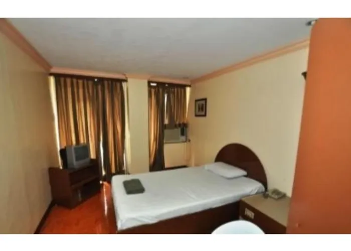 Vaccinated Staff - Oyo 672 Capitol Tourist Hotel