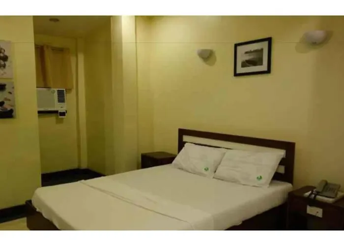 Vaccinated Staff - Oyo 672 Capitol Tourist Hotel